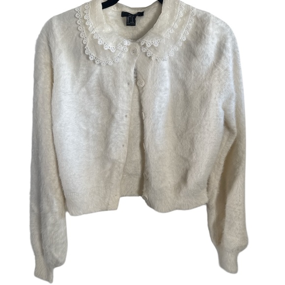 Forever 21 Sweaters - Forever 21 Cream Lace Collar Cardigan – Large – NWT